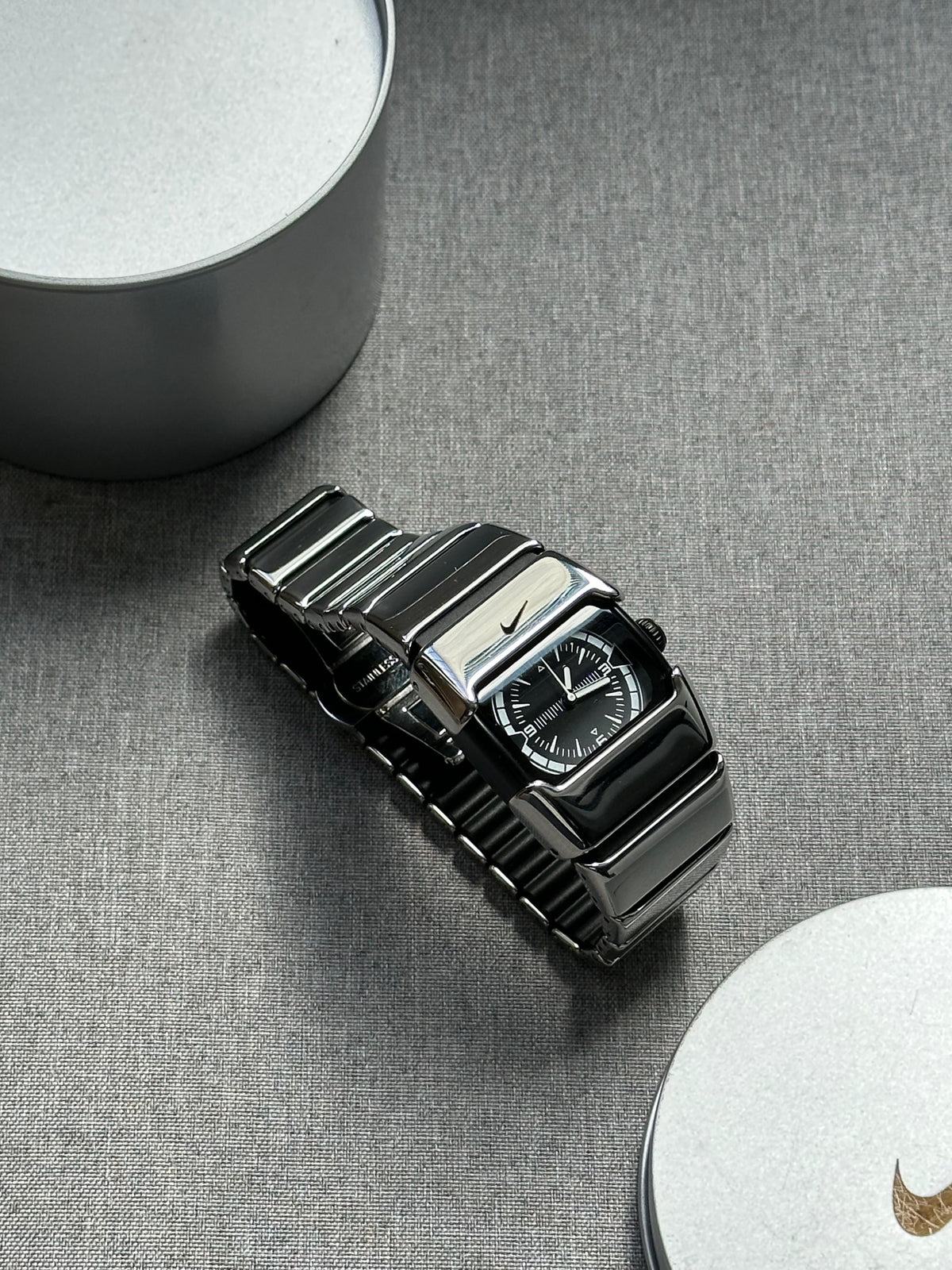 Nike D-Line Shiny Silver Analogue Watch with White Dial | Rare Collectible | Unisex Retro Sports Timepiece